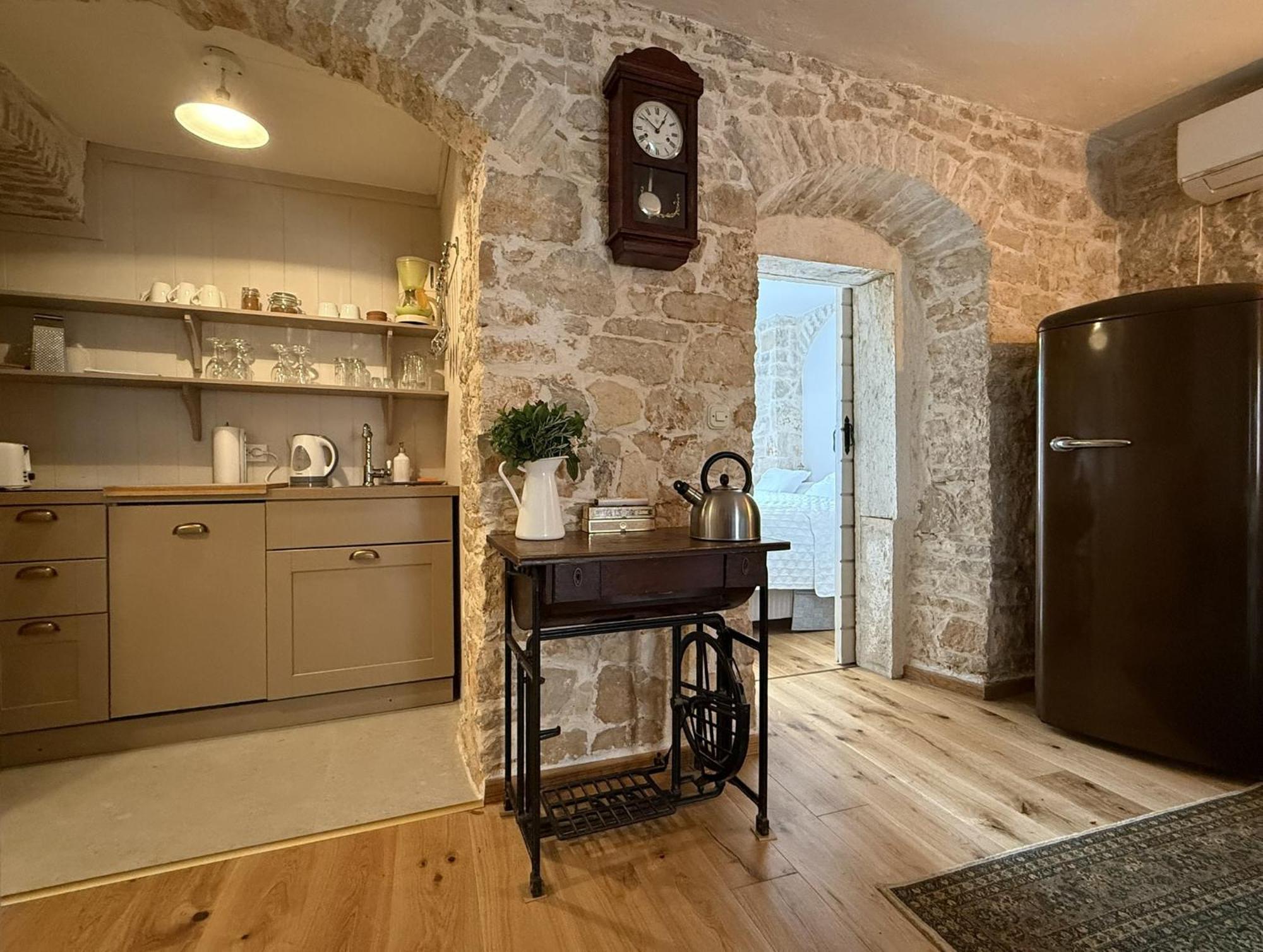 Villa Di Piazza Вишнян Экстерьер фото
