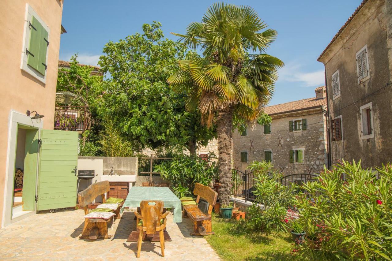 Villa Di Piazza Вишнян Экстерьер фото